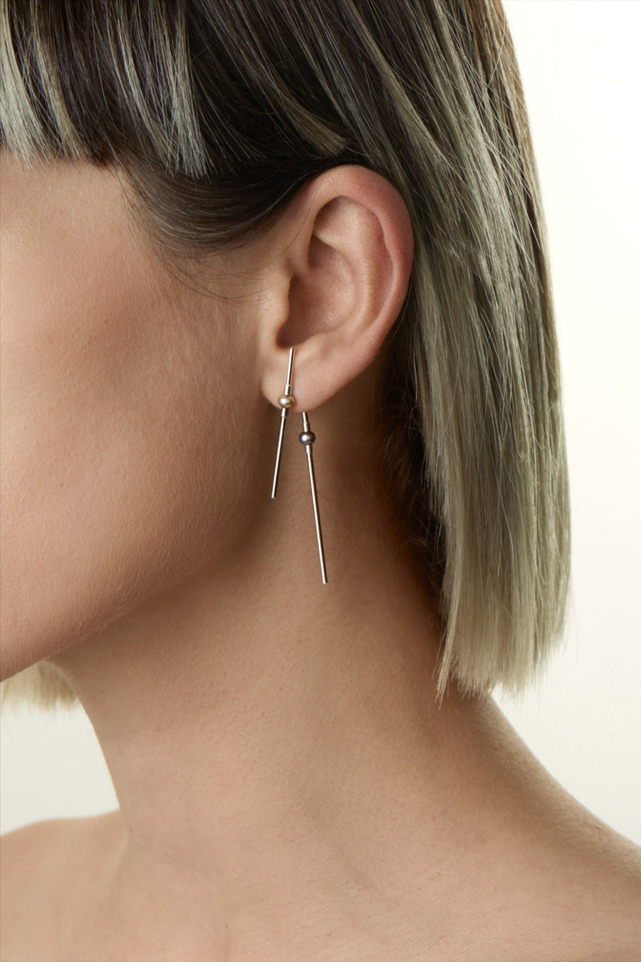 Pearline double sided earring